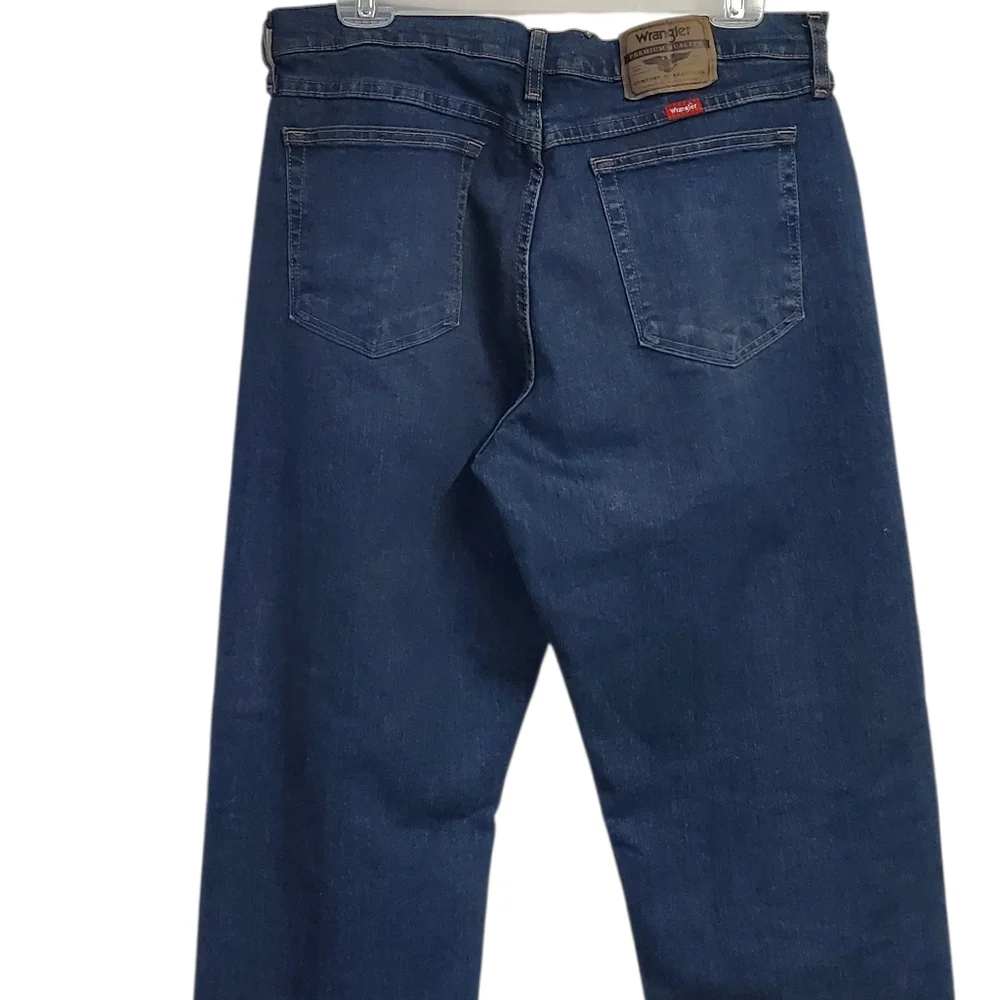 Wrangler Men's Blue Jeans Size 32 X 32